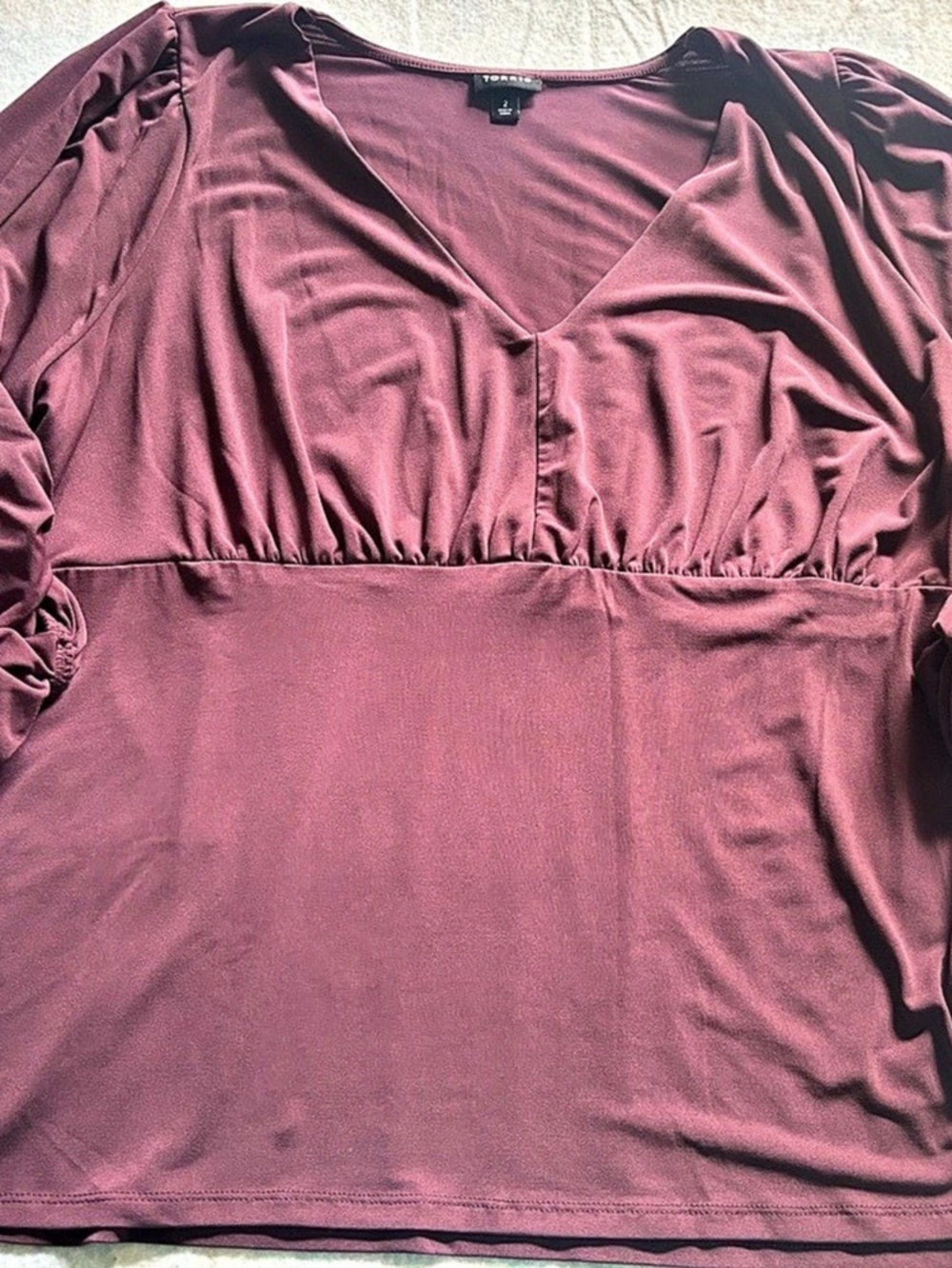 Torrid Ruched blouse in maroon Size 2